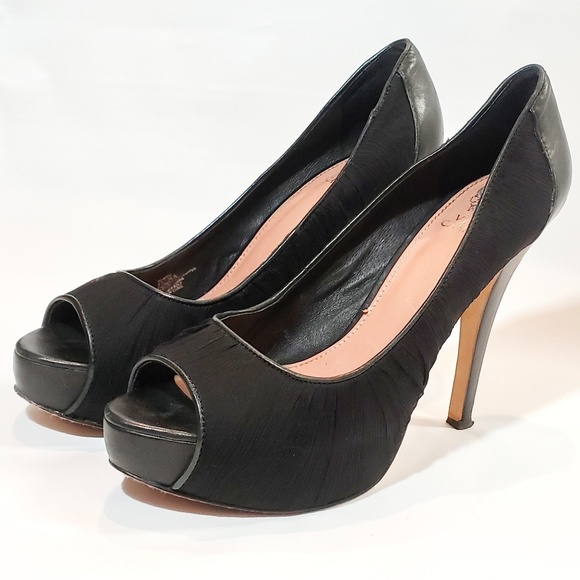 Vince Camuto Moda Peep Toe Pumps - Picture 2 of 5